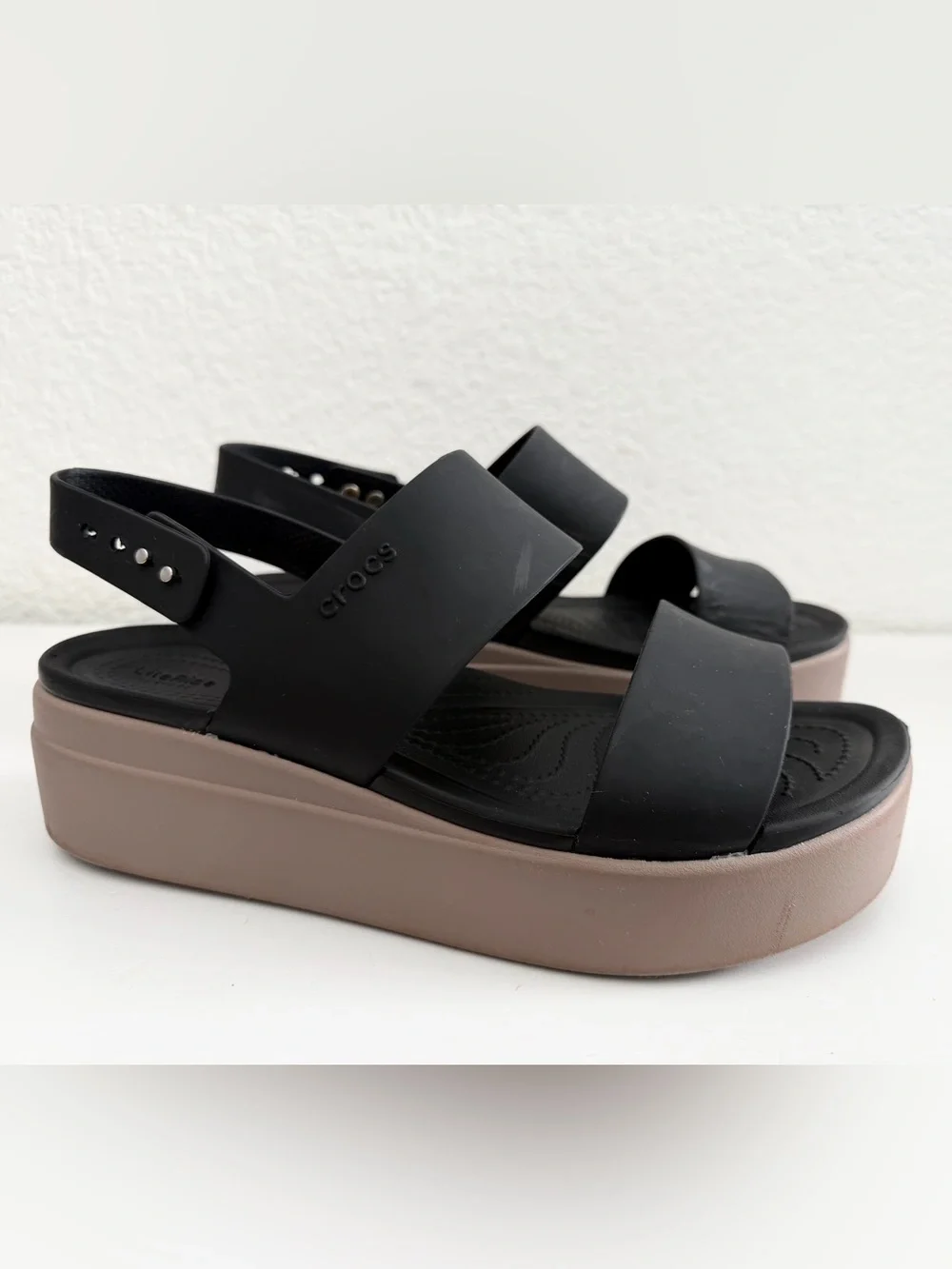 CROCS Women's Brooklyn Low Wedge Platform Sandal (Black) Size 9